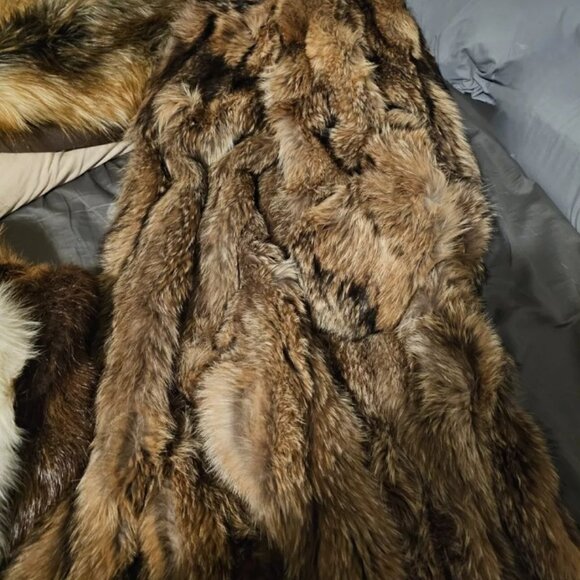 Beautiful Full Length Tanuki Raccoon Fur Coat - Picture 6 of 11